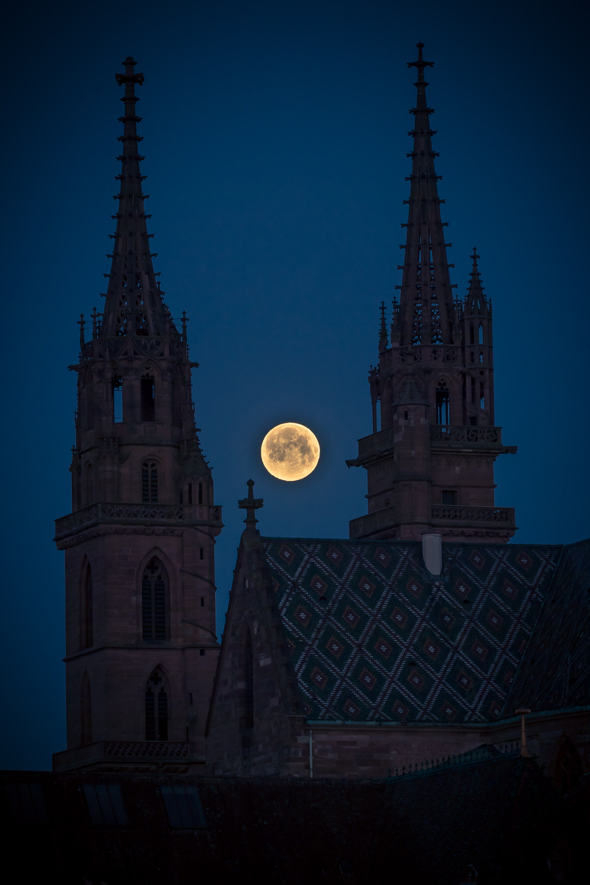 Vollmond am Basler Münster